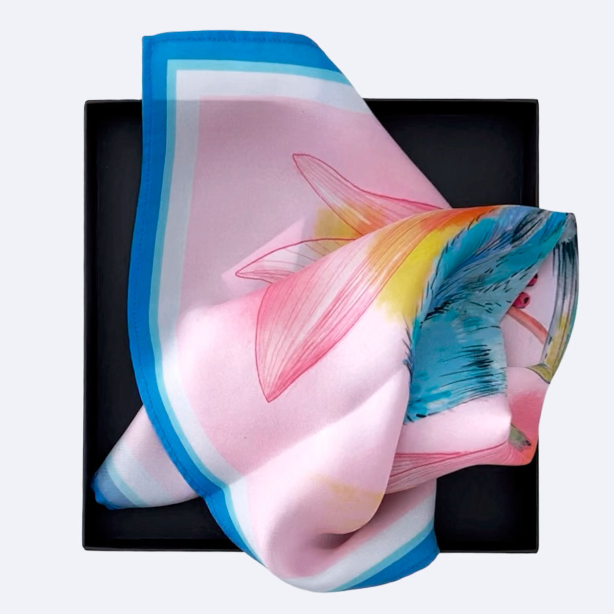 pañuelo de seda de color rosa y azul en caja