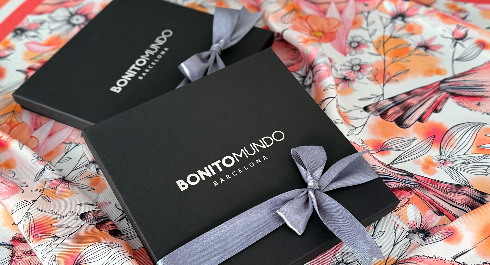 Bonito Mundo silk scarf gift box
