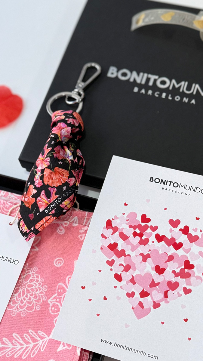 caja-regalo-seda-llavero-panuelo-beauty-bonitomundo