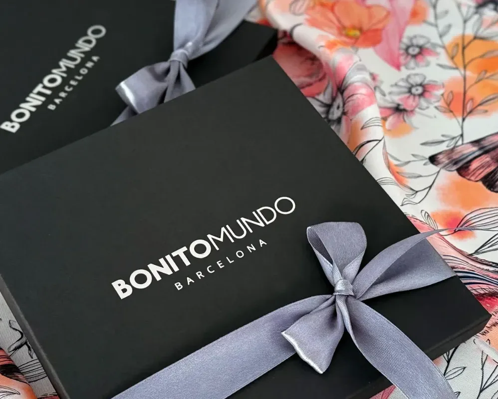 caja regalo para pa&ntilde;uelo de seda Bonito Mundo
